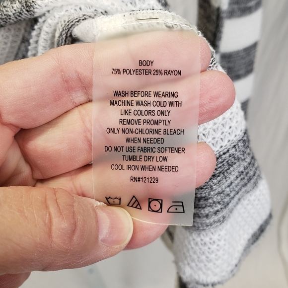 Steve Madden twist back pullover sweater size medium - Picture 7 of 10